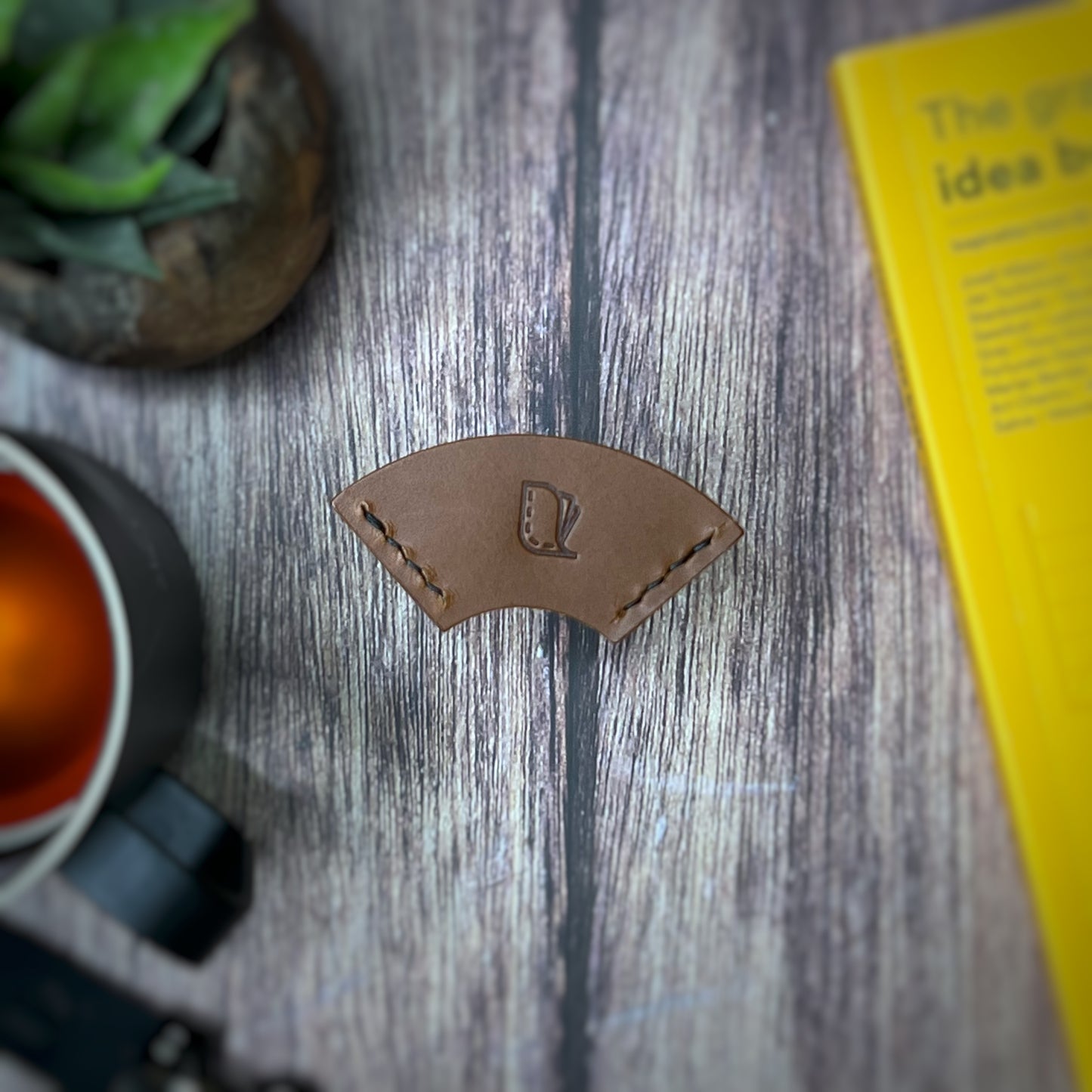 The Balsa | Handmade Leather Bookmark Corners