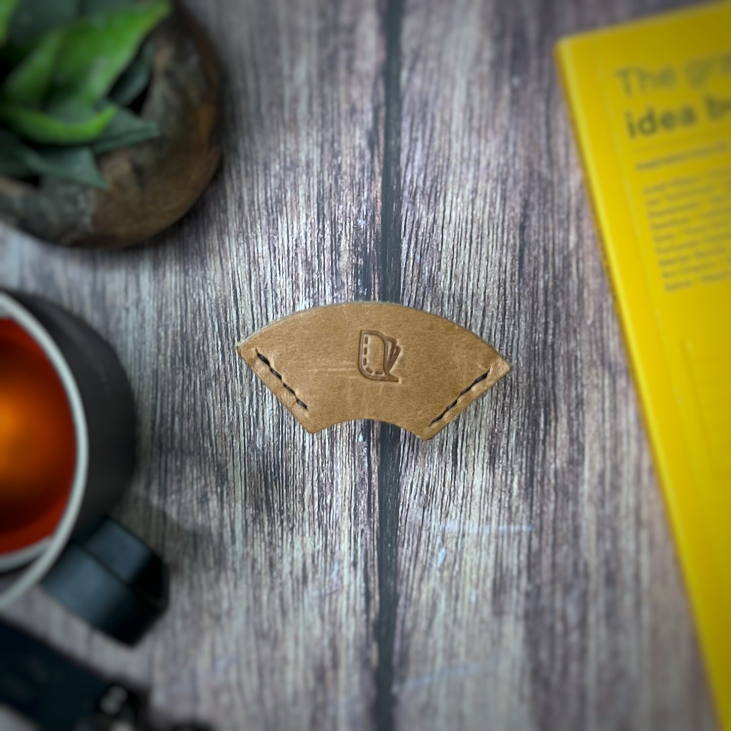 The Balsa | Handmade Leather Bookmark Corners